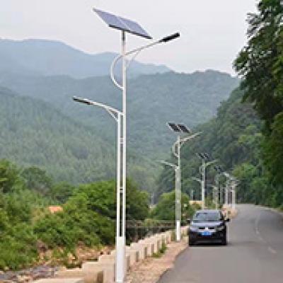 8米(mi)太陽能(neng)路燈